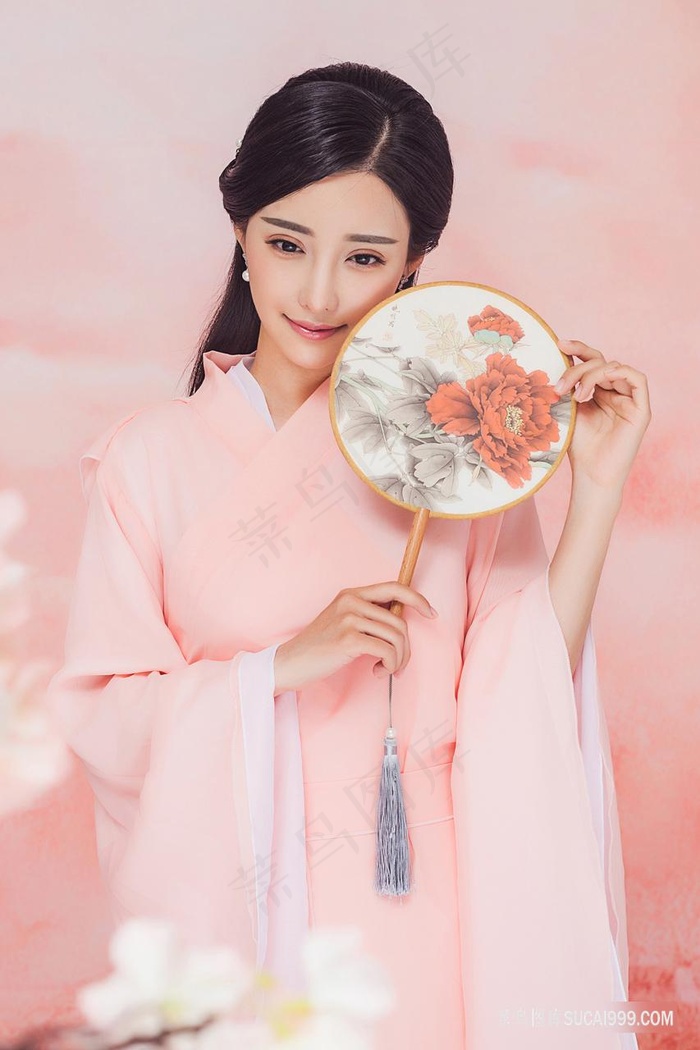 薄纱高耸肚兜胸大美女