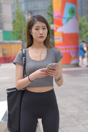 女老师让我c了一天h