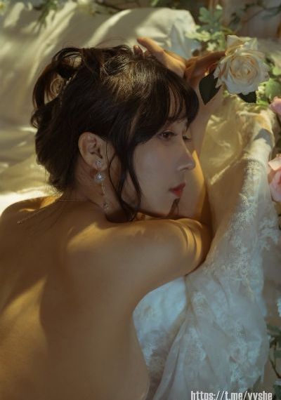 大鸡扒开逼肉舔了又射