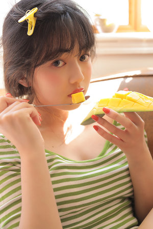 公交车上穿短裙被爆c小说