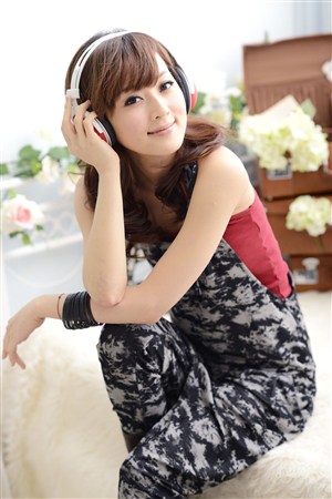 娇妻剃毛刺青烙铁穿环小说