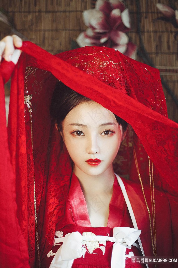 穿阴环带乳链调教膀胱