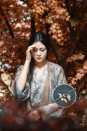 在熟睡的闺蜜旁边勾引她男朋友