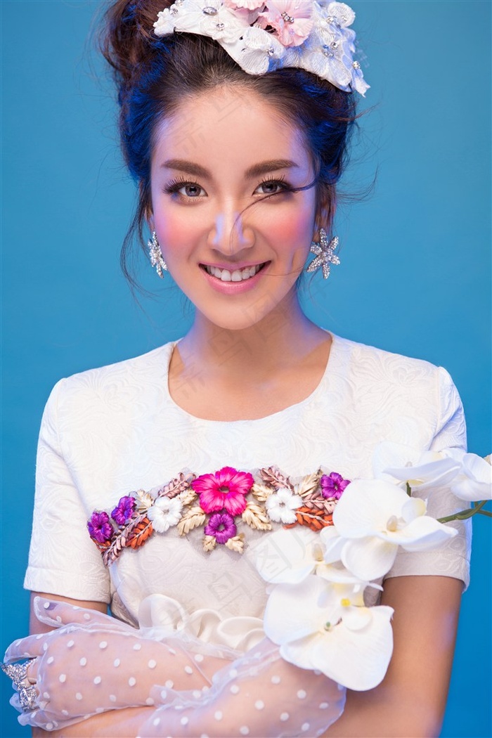 趁妻熟睡插进她闺蜜h