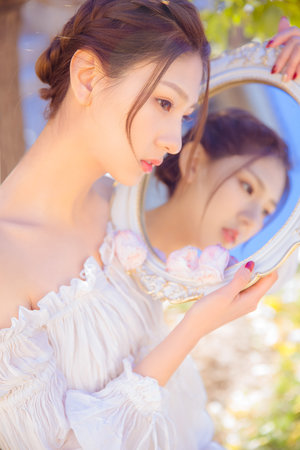 撅起屁股跪趴扇淫逼小说完结