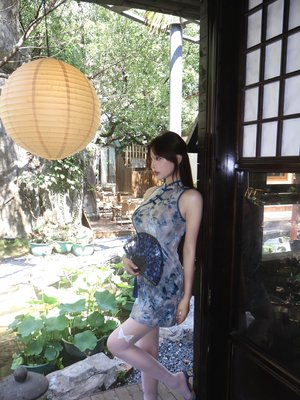 我从后面挺进了护士的体