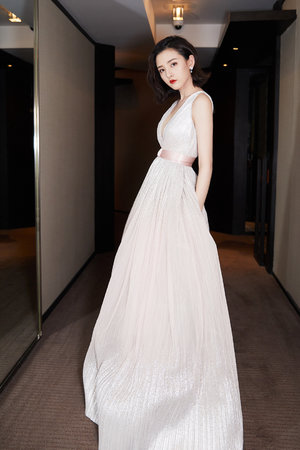 疯狂舌吻小舞的玉足