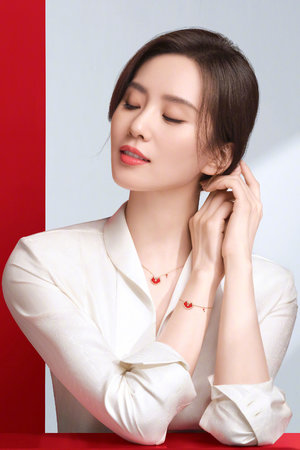 一边吻一边摸双乳未删减版